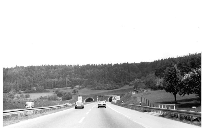 Die A 81 mit Schönbuchtunnel im HintergrundGB-Fotos (Archiv): gb