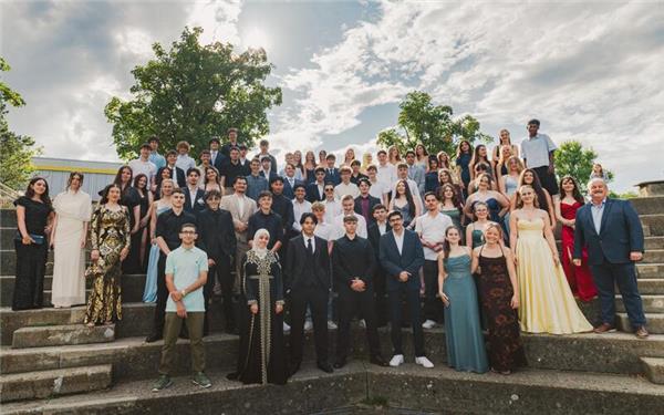 Die Absolventen blickten auf eine prägende Schulzeit mit vielen gemeinsamen Erlebnissen zurück. GB-Foto: gb