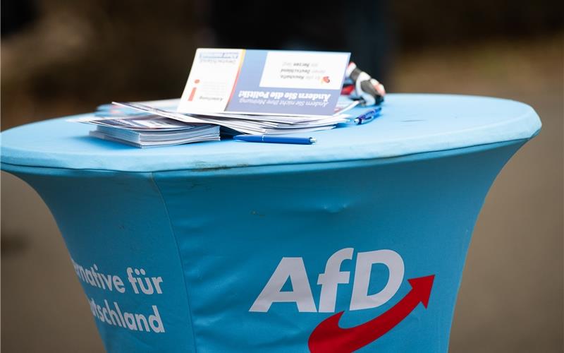 Die AfD bereitet sich auf den Bürgerdialog in Jettingen vor. GB-Foto: Schmidt