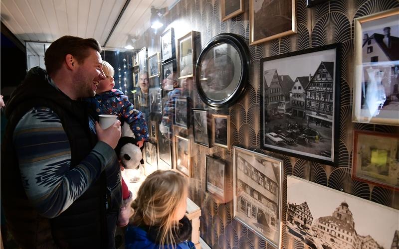 Schaufenster in die Geschichte der Stadt Die Altstadt im Wandel: Zu sehen in einem Schaufenster in der Stuttgarter StraßeGB-Foto: Holom