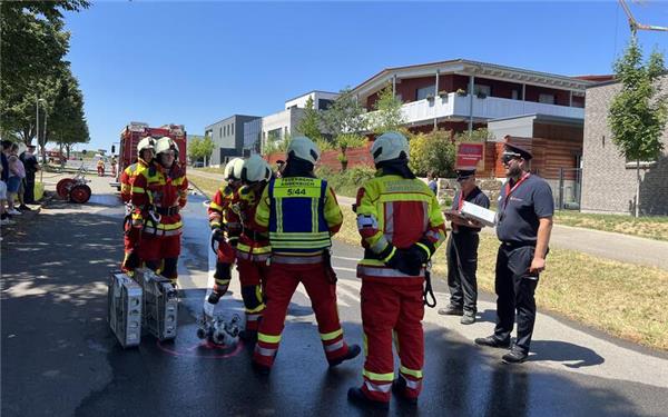 Die Ammerbucher Feuerwehr zeigte ebenfalls ihr Können. GB-Foto: Straub