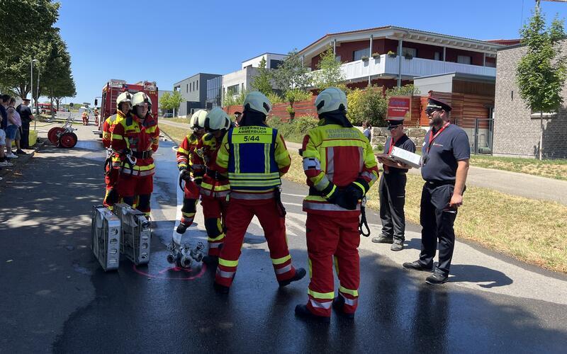 Die Ammerbucher Feuerwehr zeigte ebenfalls ihr Können. GB-Foto: Straub