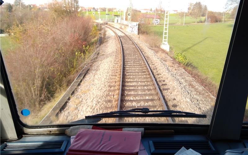Zwerchweg-Halt wird ab 9. Januar gestrichen Die Ammertalbahn steuert den Haltepunkt Zwerchweg an: Ab dem 9. Januar legen die Züge dort vorerst keinen Stopp mehr ein. GB-Foto: gb