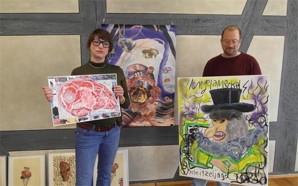 Die Ausstellung „Wie das Schwein zum Gockelhahn kam“ mit Arbeiten aus einem inklusiven Kunstprojekt ist im Fleischermuseum Böblingen zu sehen. GB-Foto: Staber
