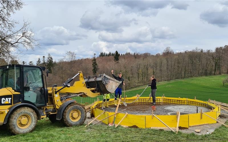 Die Bauarbeiten für die Grillhütte der Pfadfinder schreiten voran. GB-Foto: Holzapfel