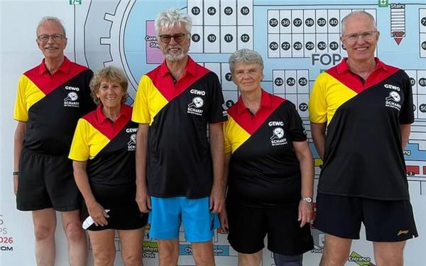 Die Bezirksvertreter bei der WM mit (von links) Olaf Kath, Hamide Zarifian-Arnold, Gerd Arnold, Anka Mutke und Rainer Stolz. GB-Foto: gb