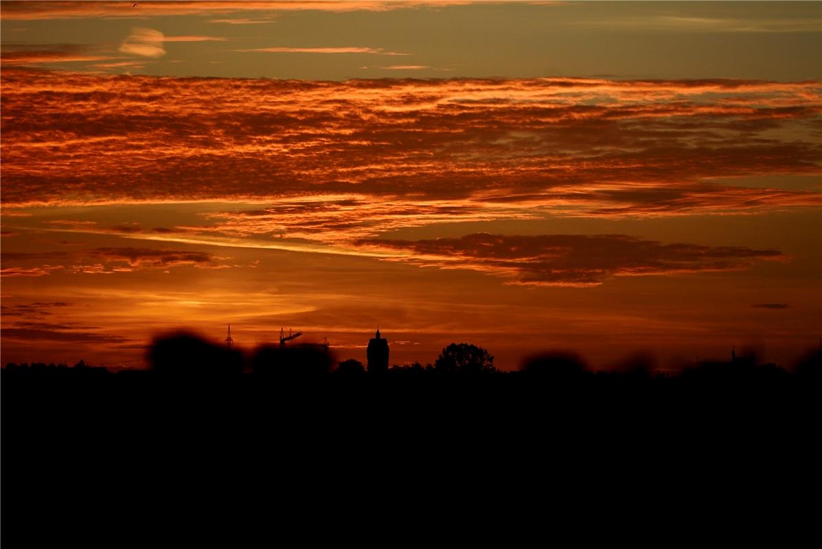 Die Bondorfer Kirche im Sonnenuntergang. Von Eckbert Kaiser aus Hailfingen.