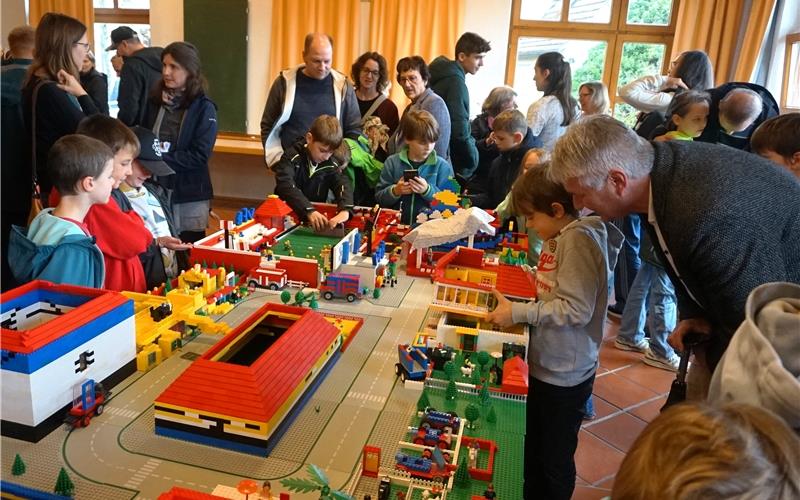 Die Bondorfer Lego-Stadt stößt auf großes Interesse. GB-Foto: Straub