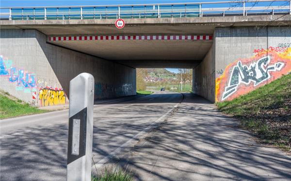Die Brücke über die K1036 bei Mönchberg muss saniert werden. GB-Foto: Vecsey