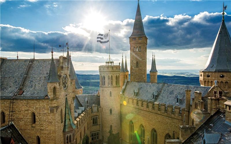 „Gäubote“-Familientour: Deutsche Geschichte auf der Burg Hohenzollern Die Burg Hohenzollern zieht jährlich rund 300000 Besucher an GB-Foto: gb