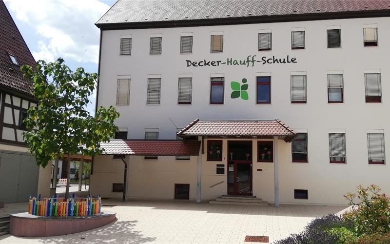 Die Decker-Hauff-Grundschule bekommt sieben moderne Tafeln. GB-Foto: gb