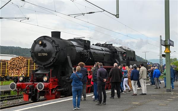 Die Eisenbahnfreunde Zollernalb organisieren eine Fahrt mit dem Dampfsonderzug von Rottweil nach Würzburg.GB-Foto: gb