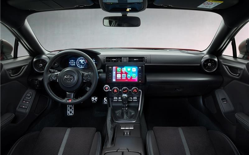 Zugang zu einem sportlichen Fahrerlebnis Die Elemente um den Fahrer herum sind intuitiv zu erkennen und zu bedienen.