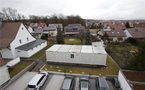 Die Elim-Gemeinde hat neben ihrem Standort in der Ortsmitte mittlerweile Container aufstellen lassen. GB-Foto: Bäuerle