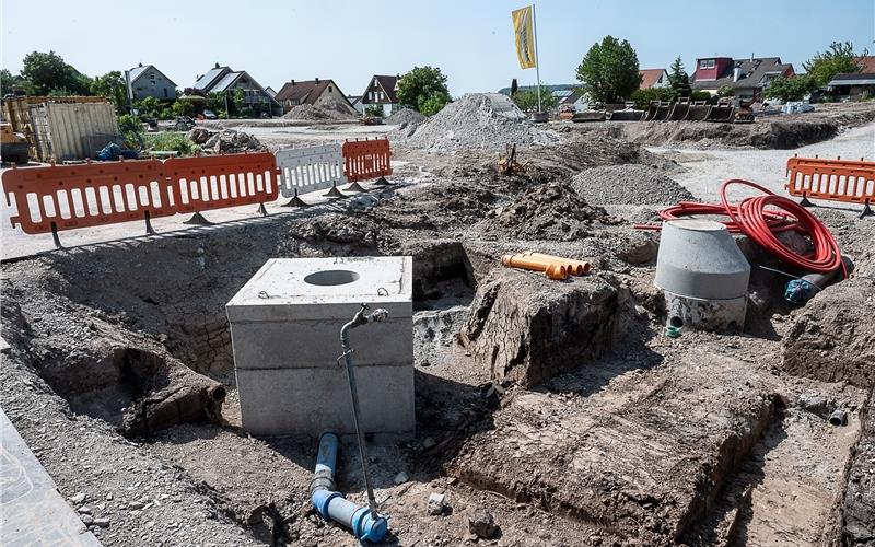 Die Erschließungsarbeiten im „Schlossblick“ laufen längst. Trotz des Richterspruchs aus Mannheim werden sie fortgesetzt werden, teilte Ammerbuchs Bürgermeisterin Christel Halm auf Anfrage mit. GB-Foto: Schmidt