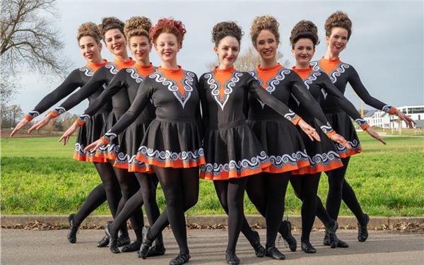 Die Europameisterschaft-Teilnehmerinnen von Rince Cara des TSV Hildrizhausen mit (von links) Theresa Mertz, Bente Rautenstrauch, Valerie Stillwachs, Pauline Sattler, Lea Schillaci, Judita Kegreiß, Erblina Banushi und Ellen Stoll. GB-Foto: Vecsey