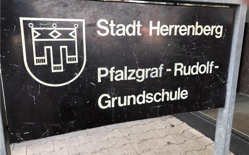 Die Ferienbetreuung findet für alle Kinder in der Pfalzgraf-Rudolf-Grundschule in Herrenberg statt