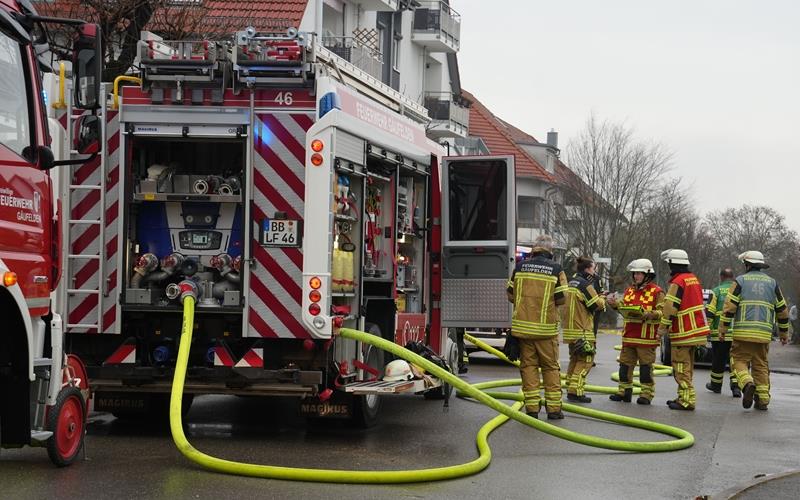 Die Feuerwehr im Einsatz in Nebringen.GB-Foto: SDMG/Dettenmeyer