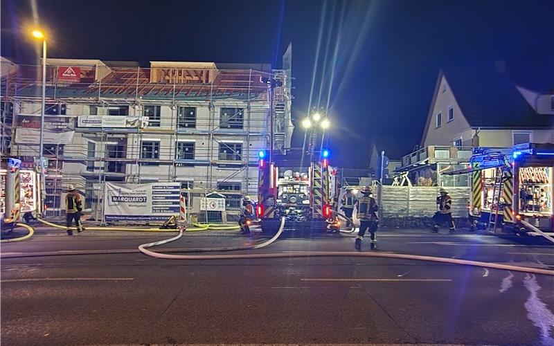 Brand in Dachstuhl ruft Herrenberger Feuerwehr auf den Plan Die Feuerwehr musste einen Dachbrand löschen. GB-Foto: SDMG/Dettenmeyer