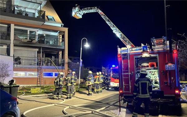 Die Feuerwehr musste in den frühen Morgenstunden des Donnerstag in die Hainbuchenstraße ausrücken.