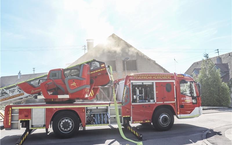 Zwei Verletzte nach Kellerbrand in Gültstein Die Feuerwehr war am Samstag in Gültstein bei einem Kellerbrand gefragt. GB-Foto: SDMG/Dettenmeyer