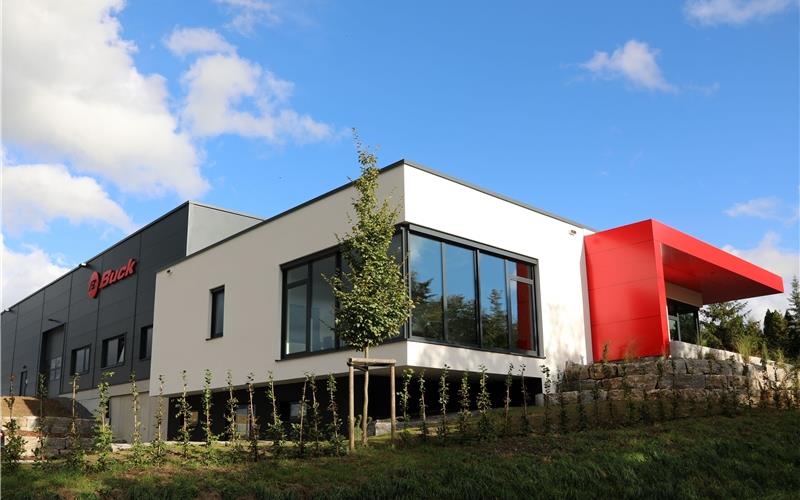 Eine Investition in die Zukunft Die Firma Buck in Bondorf hat mit dem Anbau einer neuen Betriebs- und Lagerhalle ein Zeichen für die Zukunft des Unternehmens gesetztGB-Fotos: Priestersbach