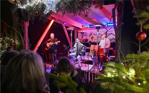 Die Fred X Band bei ihrem Auftritt am Naturfreundehaus.GB-Foto: Holom