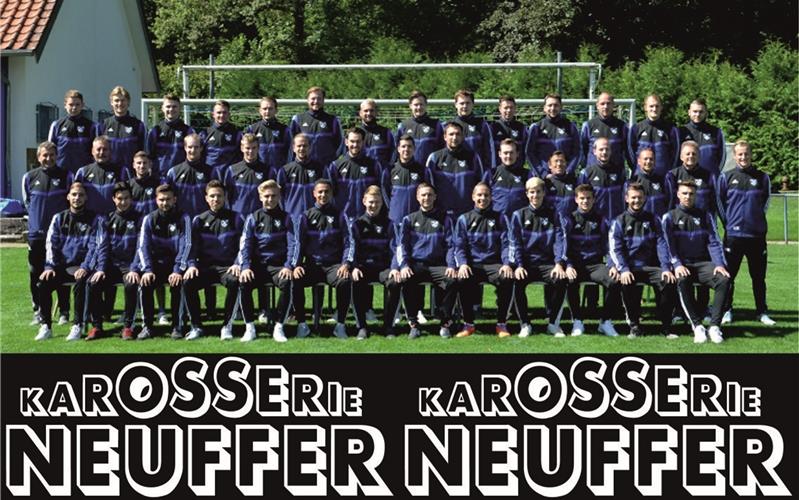Die fußballer Die Fußballerdes TSV Kuppingen erhielten von der Firma Karosserie Neuffer ein neues Outfit. Der langjährige Sponsor Reiner Neuffer hat die beiden aktiven Mannschaften, die Schiedsrichter sowie den Fußballausschuss mit neuen Trainingsanzügen ausgerüstet. Seit vielen Jahren unterstützt das Kuppinger Unternehmen Karosserie Neuffer die aktiven Mannschaften des TSV Kuppingen. In Zusammenarbeit mit dem Förderverein Fußball wurden für die neue Spielzeit 2018/2019 neue Trainingsanzüge beschafft.gb/GB-Foto: gb