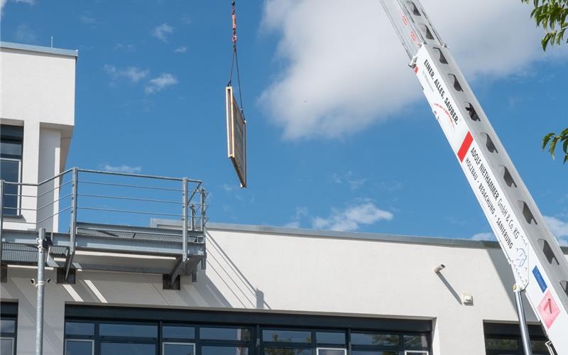 Die GMS setzt noch einen drauf: Der Erweiterungsbau wird aufgestockt. GB-Foto: Vecsey