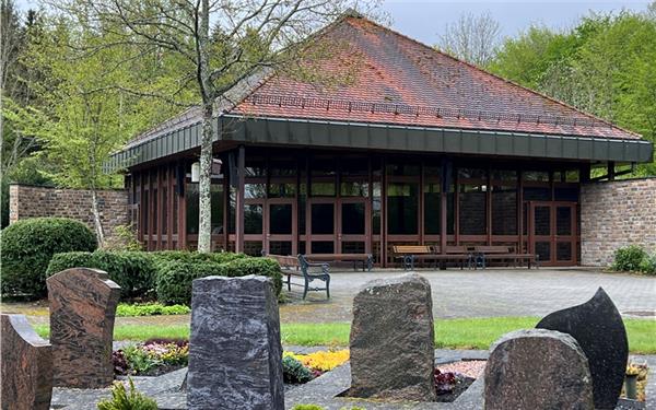 Die Gebühren für die Bestattungen auf dem Mötzinger Friedhof werden ab Mai erhöht. GB-Foto: Priestersbach