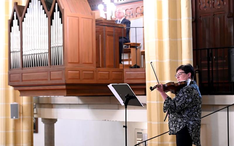 Die Geigerin Maria Perucka tritt in den Konzertsälen Europas auf, Ramon Perucki ist Generaldirektor der baltischen Philharmonie in Danzig und Domorganist in der Kathedrale zu Oliw. GB-Foto: Holom