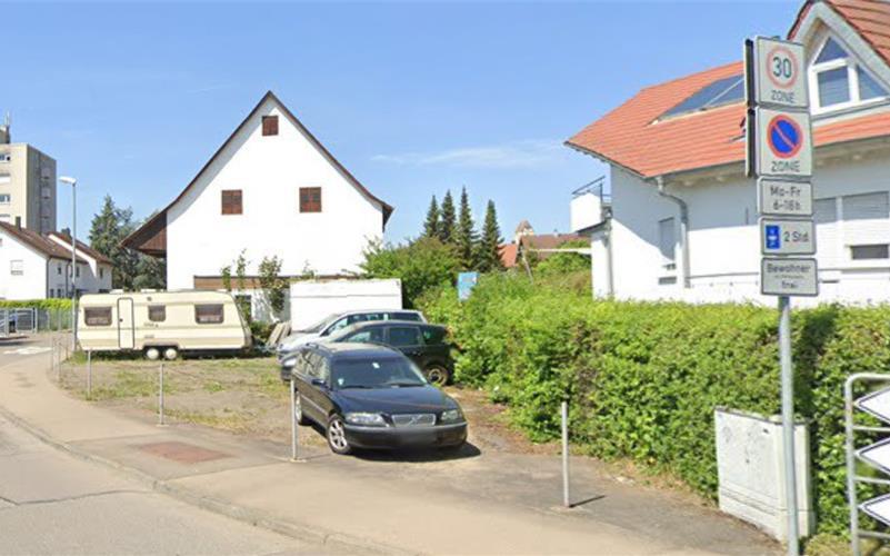 Die Gemeinde will nicht zulassen, dass auf diesem Gelände Fahrzeuge abgestellt werden. GB-Foto