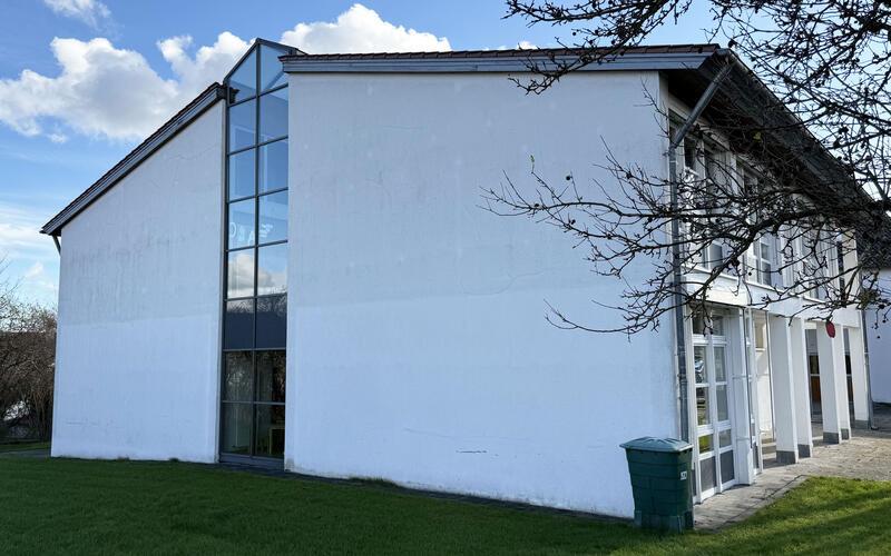 Die Grundschule wird bis Juli um zwei Klassenzimmer erweitert. GB-Foto: Priestersbach