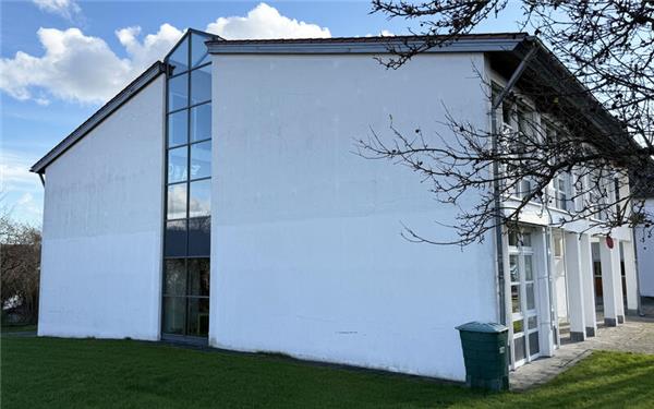 Die Grundschule wird bis Juli um zwei Klassenzimmer erweitert. GB-Foto: Priestersbach