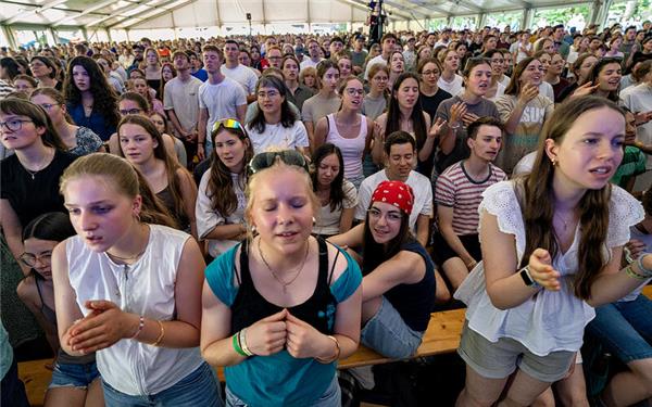 Die Hauptveranstaltung des Pfingstjugendtreffens ist wie in jedem Jahr der Zeltgottesdienst. GB-Foto: Richter