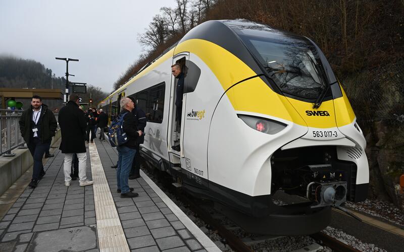 Die Hermann-Hesse-Bahn pendelt seit dreieinhalb Monaten zwischen Calw und Weil der Stadt. Über die Finanzierung der Bahn wird seitdem gestritten. GB-Foto: Reichert