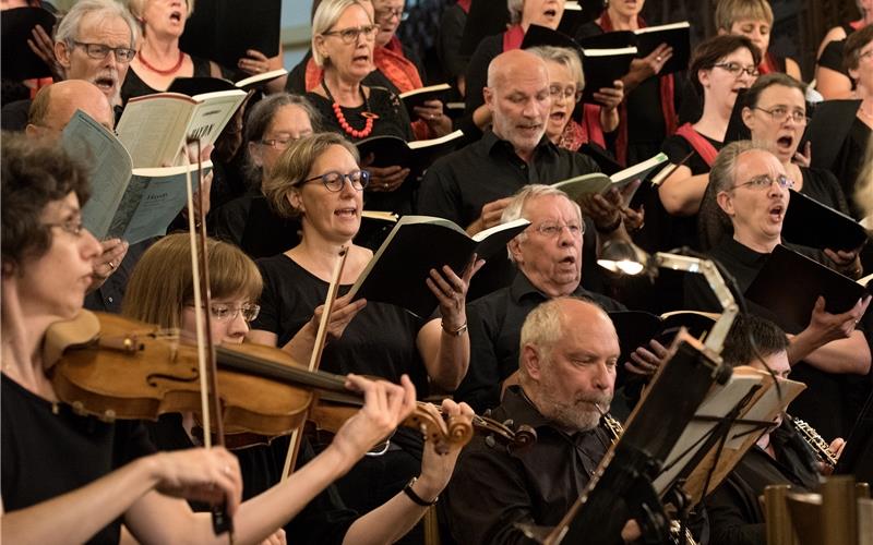 1. Adventskalender-Türchen: Der Auftakt ist ein musikalischer Die Kantorei und das Collegium musicum geben in der Herrenberger Stiftskirche unter andrem Bach’s Magnificat. Hinter dem ersten Türchen des diesjährigen „Gäubote“-Adventskalenders liegen hierfür dreimal zwei Eintrittskarten. GB-Foto (Archiv): gb