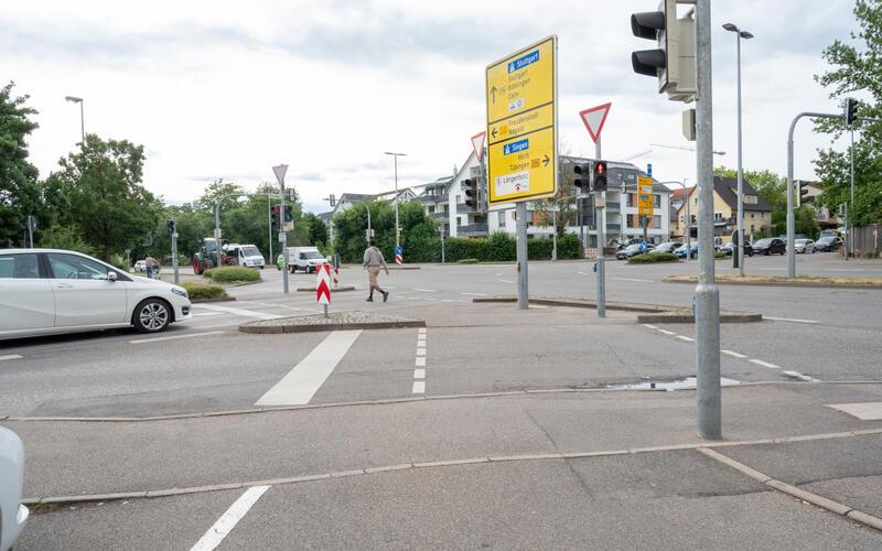 Die Kauflandkreuzung an der Ecke Nagolder, Mühlstraße, Schießtäle: Der Ampel-Wald ist hier nicht übersichtlich. GB-Foto: Vecsey