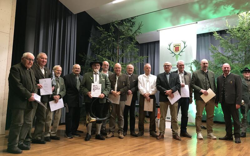 Die Kreisjägervereinigung ehrte zahlreiche langjährige Mitglieder. GB-Foto: Dürr