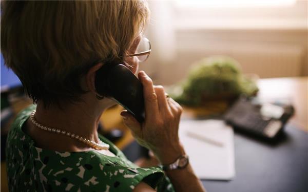 Die Kriminalpolizei ermittelt in drei Fällen wegen Trickdiebstählen: Die Diebe gaben vor, die Haustelefone der Opfer kontrollieren zu wollen. GB-Foto: Hendrik - Stock Adobe