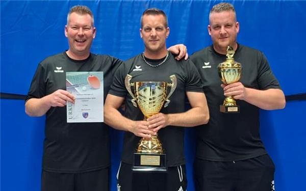 „Die Kuckucks“ aus Haiterbach holten im Finale gegen „Netzroller United“ noch einen 1:2-Rückstand zum 4:2-Sieg auf.GB-Foto: gb