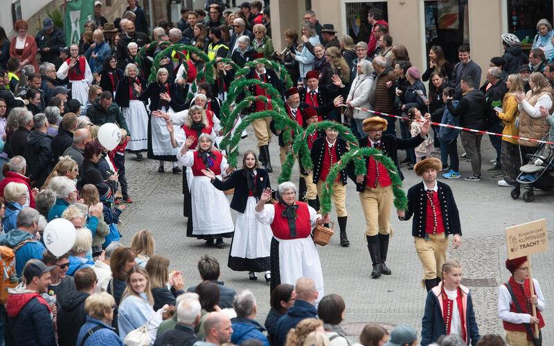 Die Kuppinger Tracht brachte Heimatflair in den Festumzug. GB-Fotos: Schmidt