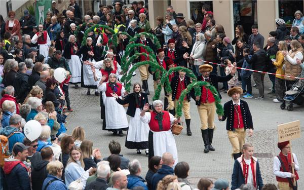 Die Kuppinger Tracht brachte Heimatflair in den Festumzug. GB-Fotos: Schmidt