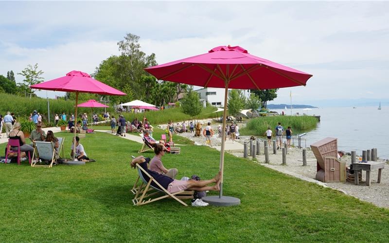 Die Landesgartenschau lädt auch zum Ausspannen direkt am strand des Schwäbischen Meers einGB-Foto: gb