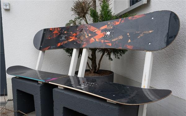 Die Lösung für alle, die vergeblich auf Schnee warten… (gesehen in Hildrizhausen) GB-Foto: Vecsey