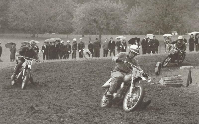 Von der Wiese war danach nicht mehr viel zu sehen Die Logistik für das Motocross-Rennen beim Alten Rain mit zahlreichen Zuschauern – es sollen um die 3000 Besucher gewesen sein – war aufwendig