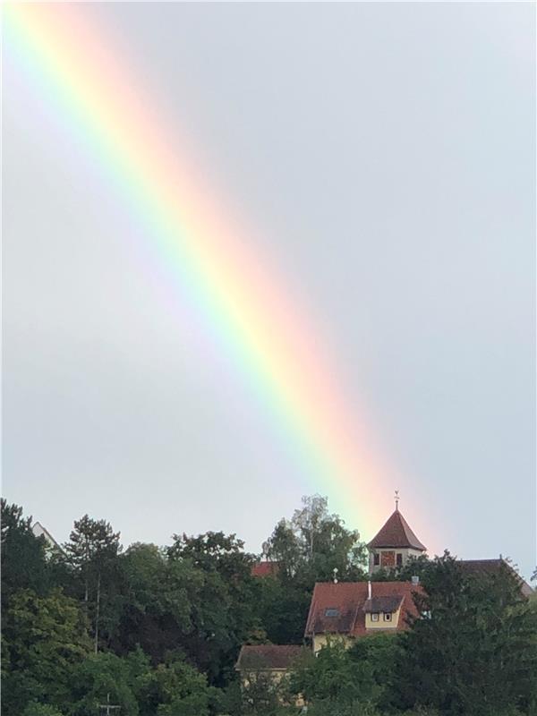 Die Mönchberger Kirche hat einen guten „Draht“ nach oben.  Von Cornelia Rinkert ...