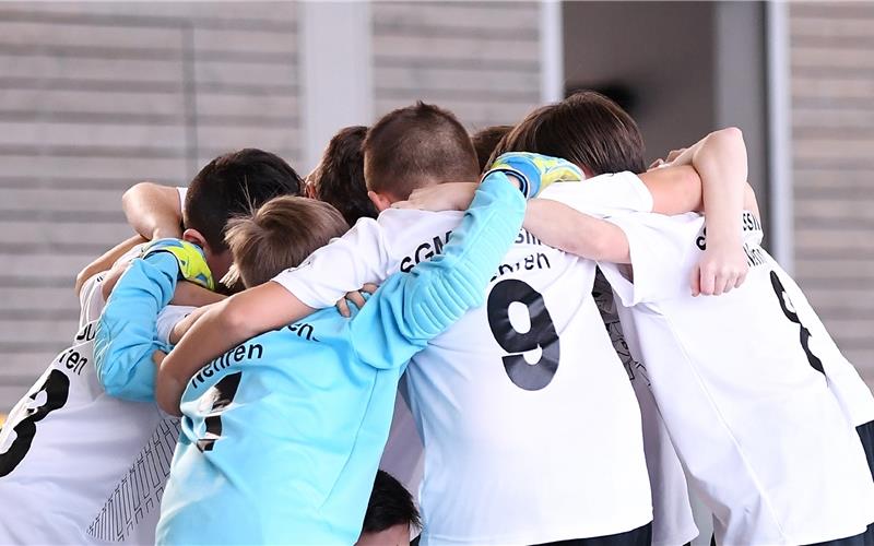 Die „Kopfnuss von Nebringen“ Die Nachwuchsfußballer der F-Jugend sind bei den Hallenturnieren auf sich allein gestellt, kein Schiedsrichter leitet die Spiele. Umso wichtiger, dass die Betreuer von außen sich im Griff haben. GB-Foto Symbolbild (Archiv): Ulmer