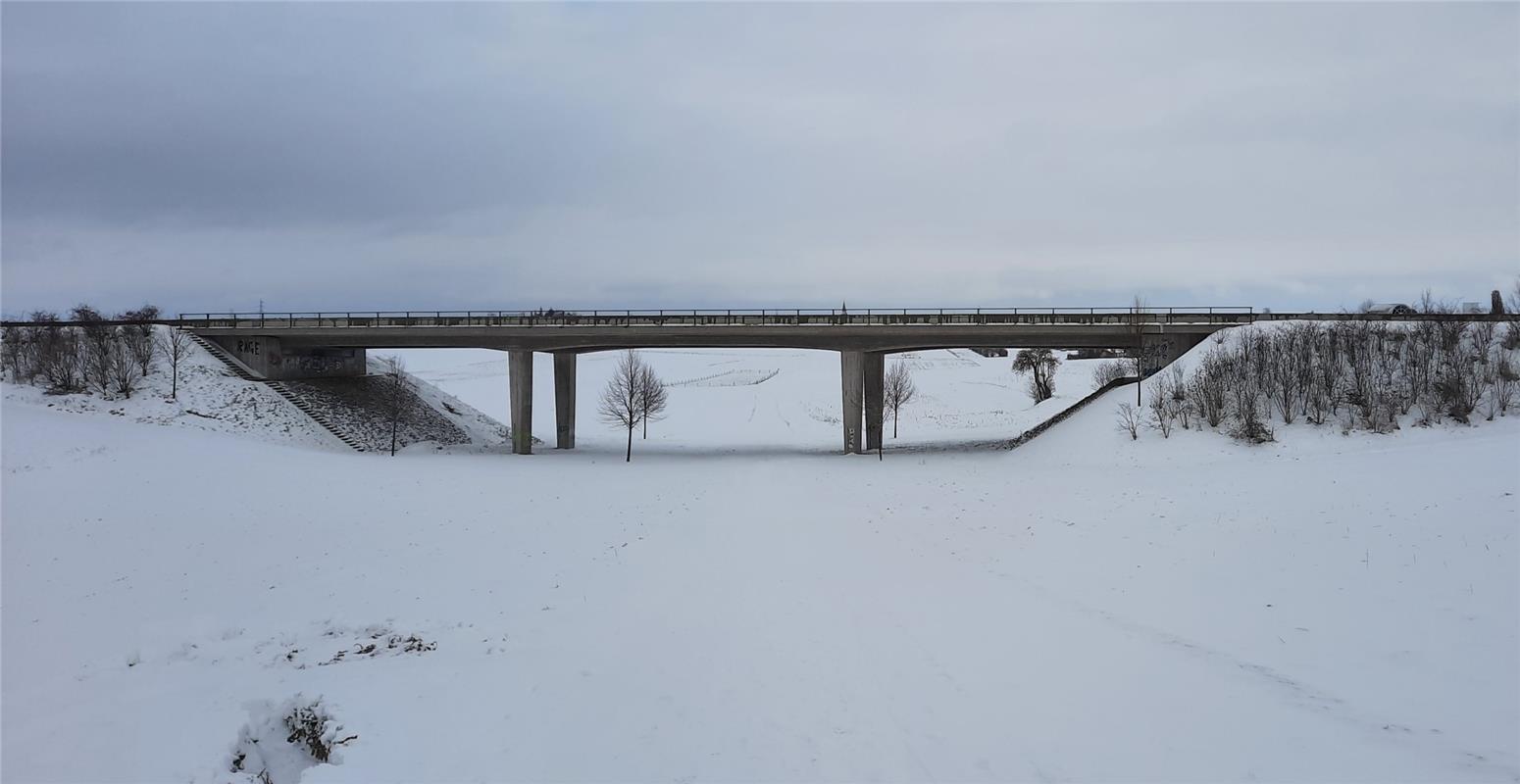 Die Nordumfahrung von Jettingen im Coronawinter. Rudolf Hornikel hat sich rausge...