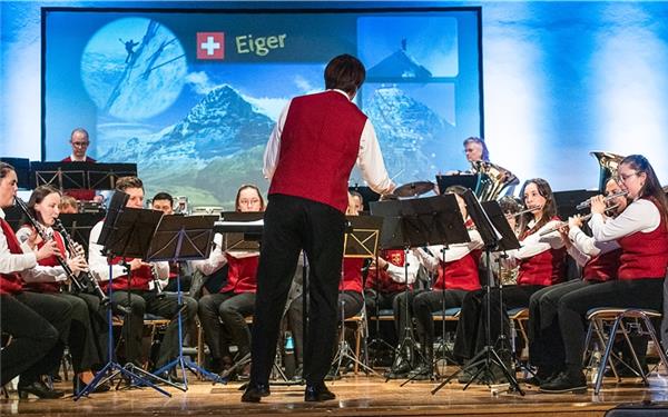 Die Nufringer setzten auch die Schweizer Bergwelt musikalisch in Szene. GB-Foto: Schmidt